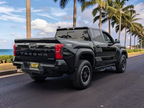 Used 2024 Toyota Tacoma TRD Off-Road w/ TRD Off Road Premium Package AWD/4WD image 5