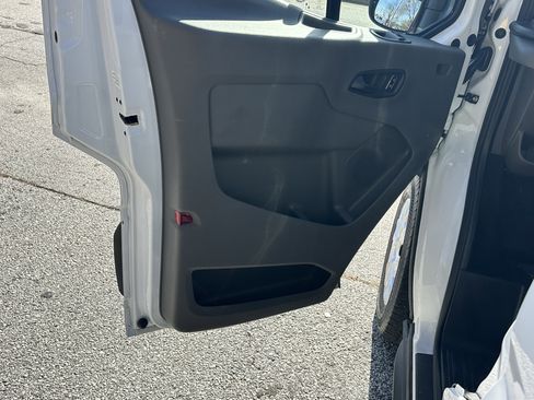 Used 2023 Ford Transit 350 XLT image 13