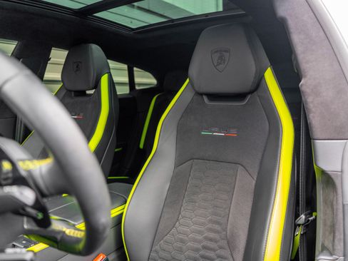 Used 2021 Lamborghini Urus AWD/4WD image 9