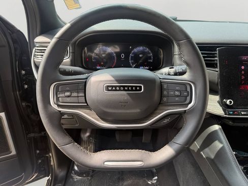 Used 2024 Jeep Wagoneer L Series III w/ Flexible Seating Group AWD/4WD image 12
