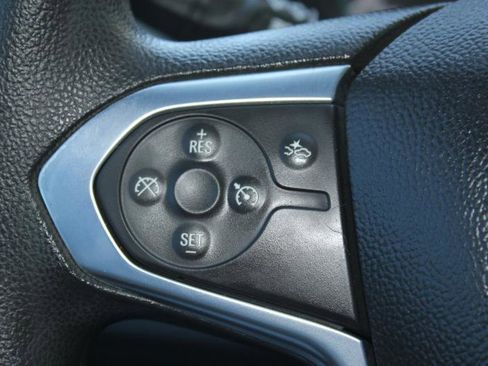 Used 2022 Chevrolet Traverse LS image 22