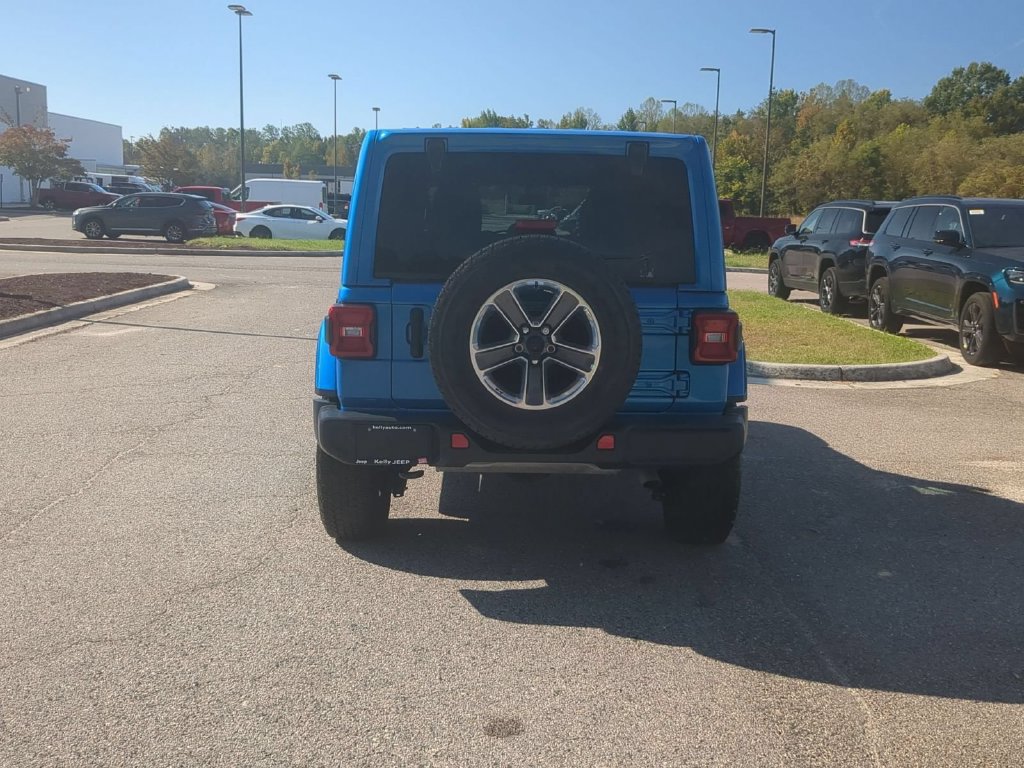 Used 2022 Jeep Wrangler Unlimited Sahara w/ LED Lighting Group AWD/4WD image 4