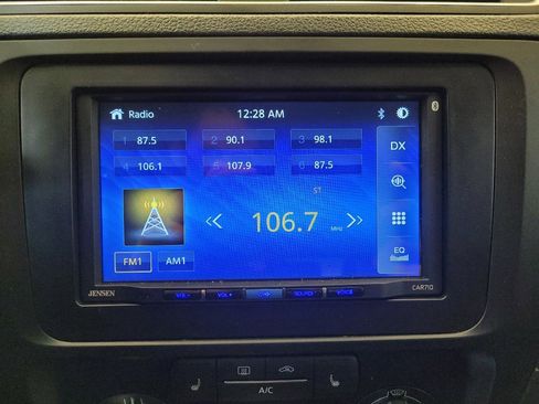 Used 2014 Volkswagen Jetta SE image 25