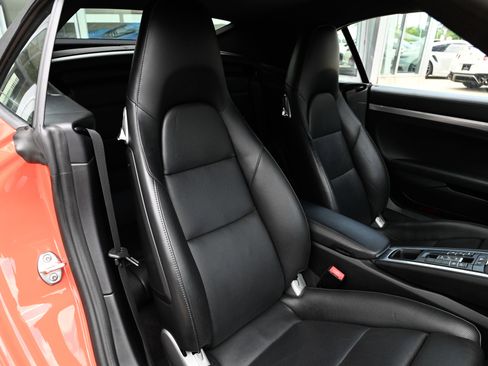 Used 2019 Porsche 911 Cabriolet image 40