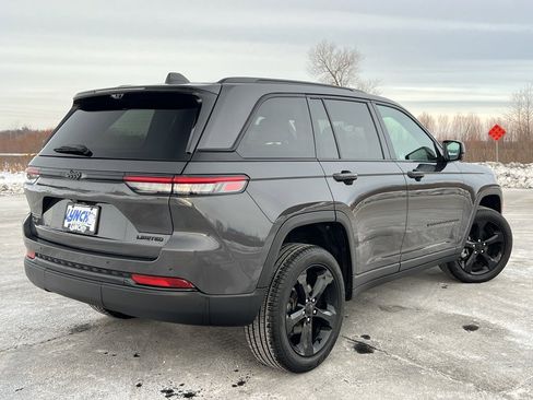 Used 2024 Jeep Grand Cherokee Limited w/ Luxury Tech Group II image 5