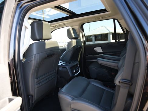 Used 2025 Ford Expedition Active image 13
