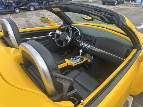 Used 2004 Chevrolet SSR w/ Preferred Equipment Group image 13