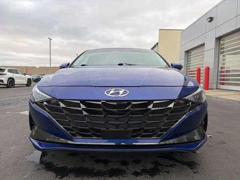 Used 2023 Hyundai Elantra Limited image 2