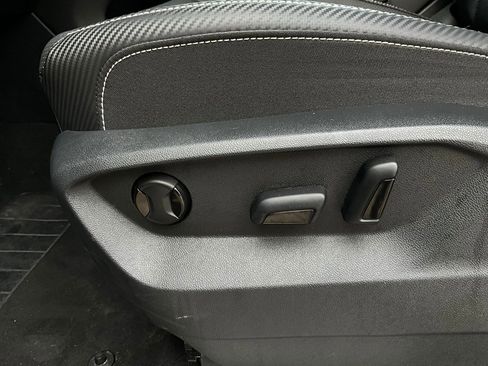 Used 2025 Volkswagen Atlas Cross Sport SE image 11