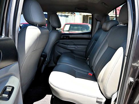 Used 2014 Toyota Tacoma PreRunner w/ SR5 Package RWD image 9