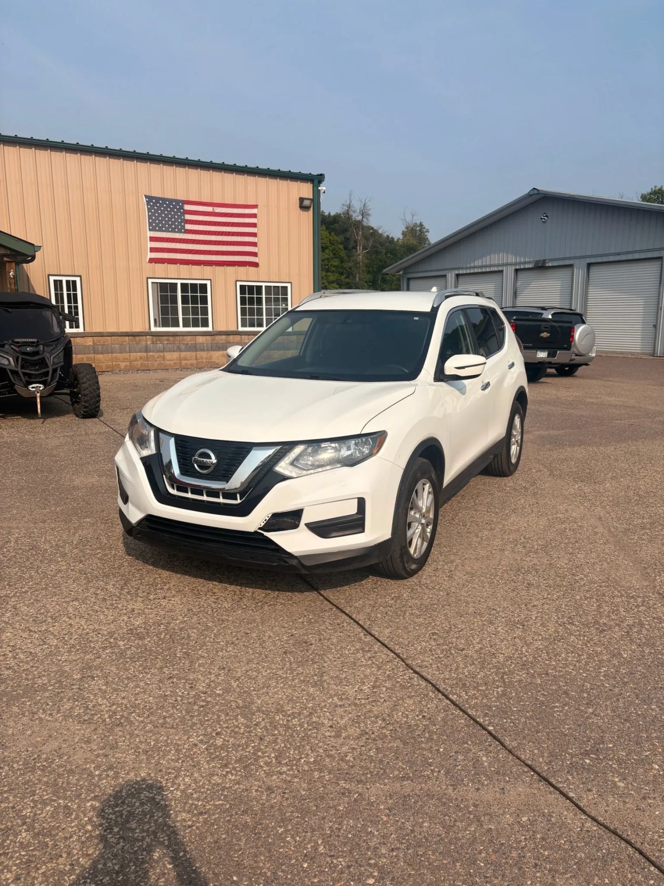 Used 2017 Nissan Rogue SV FWD image 1