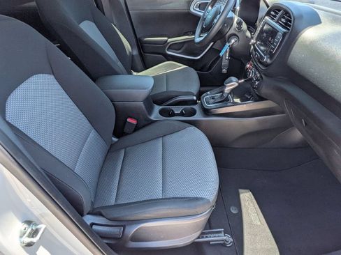 Used 2023 Kia Soul LX w/ Option Group 015 FWD image 19