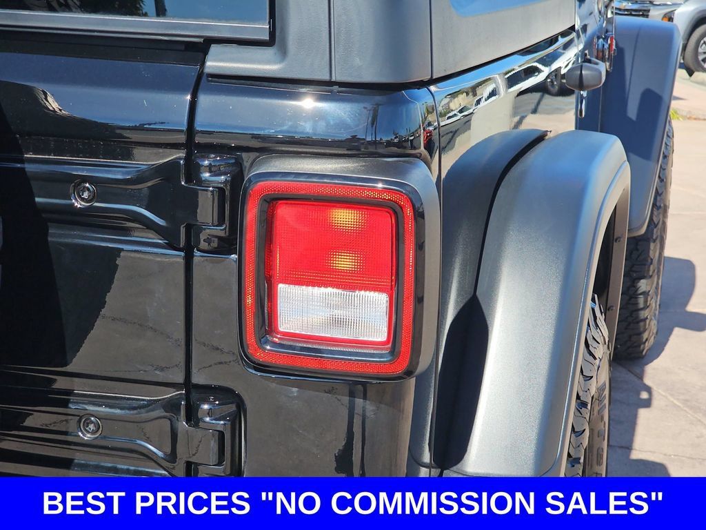 Used 2021 Jeep Wrangler Rubicon AWD/4WD image 38