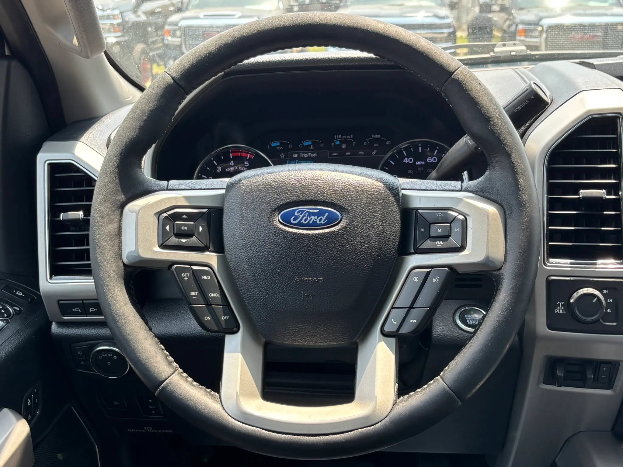 Used 2019 Ford F250 Lariat w/ Lariat Ultimate Package AWD/4WD image 28