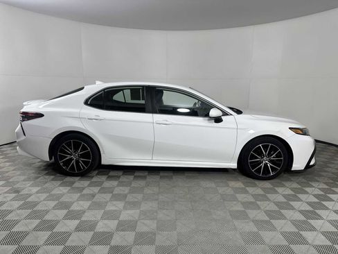 Used 2021 Toyota Camry SE image 9