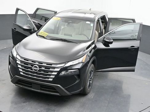 Used 2025 Nissan Rogue SV FWD image 41
