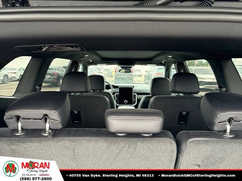 Certified 2025 GMC Acadia Elevation w/ Elevation Premium Package FWD image 6