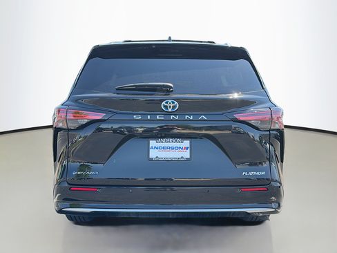 Used 2025 Toyota Sienna Platinum AWD/4WD image 19