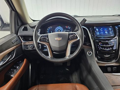 Used 2019 Cadillac Escalade Luxury AWD/4WD image 15