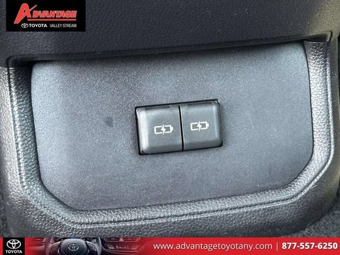 Used 2023 Toyota Highlander LE FWD image 17