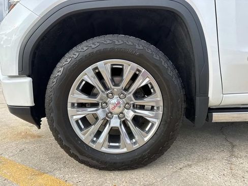 Used 2024 GMC Sierra 1500 Denali w/ Technology Package AWD/4WD image 19
