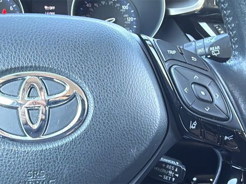 Used 2021 Toyota C-HR Limited image 22