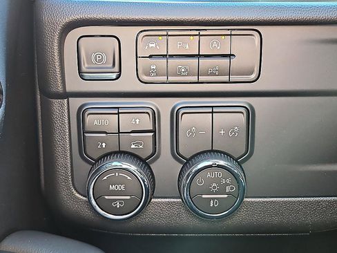 New 2026 Chevrolet Suburban RST w/ RST Capability Package AWD/4WD image 22