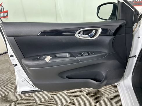 Used 2016 Nissan Sentra SV FWD image 11