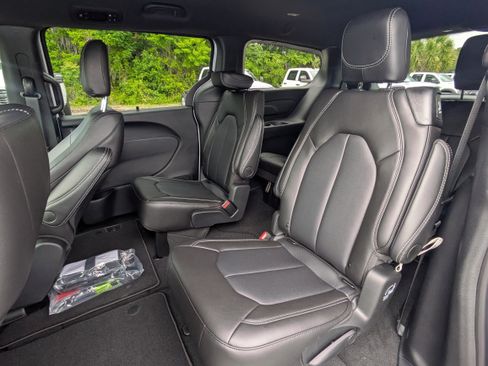 New 2026 Chrysler Pacifica Select FWD image 13