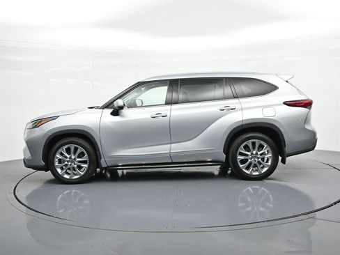 Used 2023 Toyota Highlander Limited AWD/4WD image 9