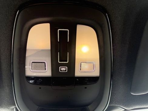 Used 2021 Volvo XC40 P8 Recharge image 11