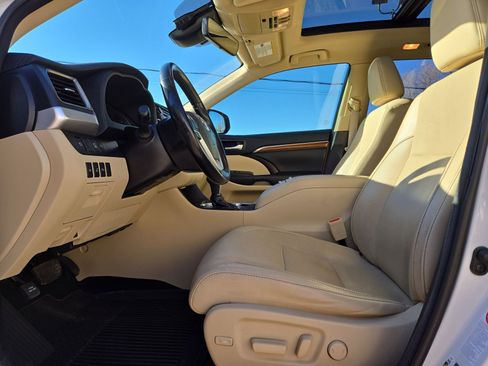 Used 2018 Toyota Highlander Limited Platinum w/ Carpet Mat Package (TMS) image 16