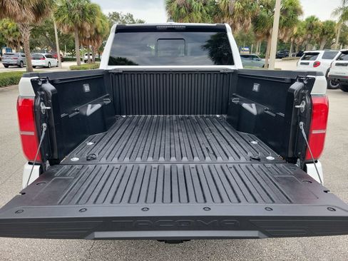 Used 2024 Toyota Tacoma SR5 w/ SR5 Upgrade Package AWD/4WD image 8