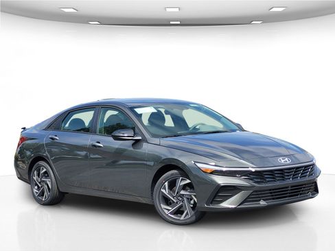New 2025 Hyundai Elantra SEL image 10