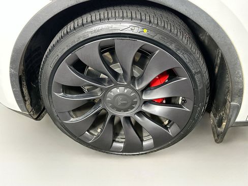 Used 2023 Tesla Model Y Performance image 11