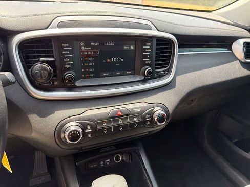 Used 2019 Kia Sorento L FWD image 27