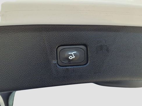 Used 2024 Ford Edge SEL w/ Convenience Package image 30