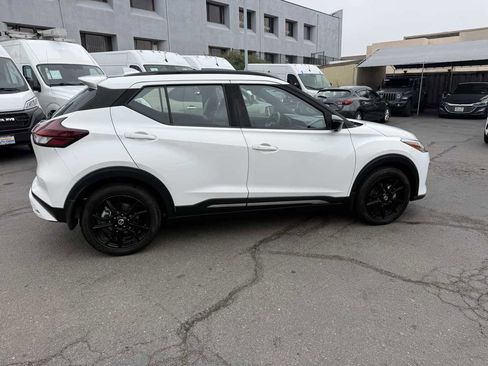Used 2021 Nissan Kicks SR w/ SR Premium Package FWD image 14