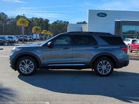 Used 2023 Ford Explorer XLT w/ Equipment Group 202A image 6
