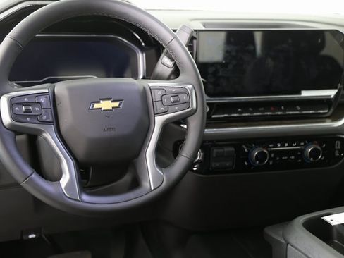 Used 2025 Chevrolet Silverado 1500 LT image 5