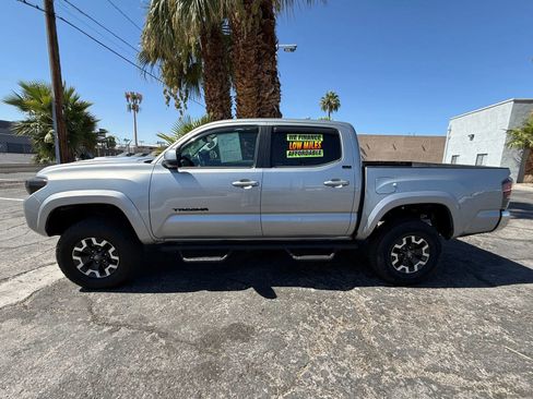 Used 2016 Toyota Tacoma SR5 w/ SR5 Appearance Package (SN) image 3