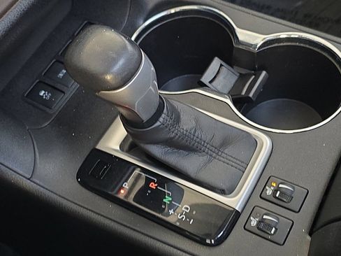 Used 2014 Toyota Highlander XLE w/ Preferred Accessory Package AWD/4WD image 20