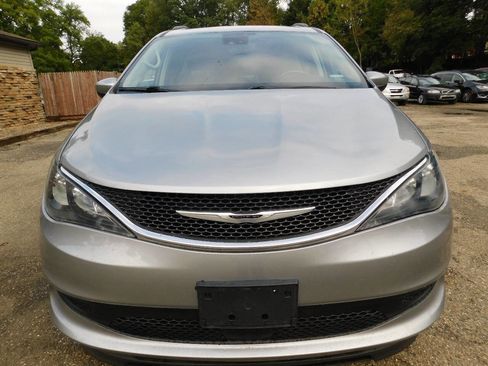 Used 2021 Chrysler Voyager Lxi w/ Cold Weather Group image 10