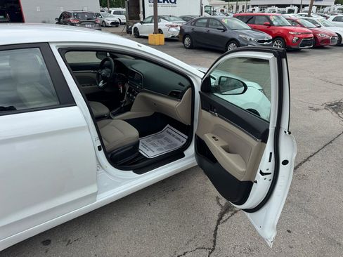 Used 2020 Hyundai Elantra SEL w/ Cargo Package (C1) FWD image 9
