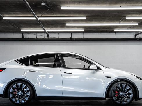 Used 2023 Tesla Model Y Performance AWD/4WD image 6