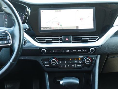 Used 2022 Kia Niro EX Premium FWD image 16