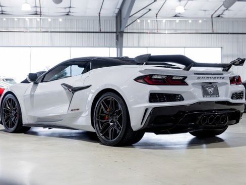 Used 2024 Chevrolet Corvette Z06 w/ Z07 Performance Package image 4