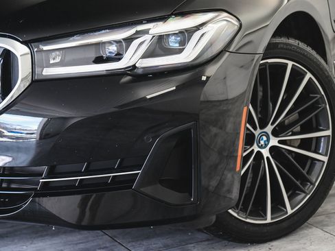 Used 2023 BMW 530e xDrive w/ Premium Package image 44