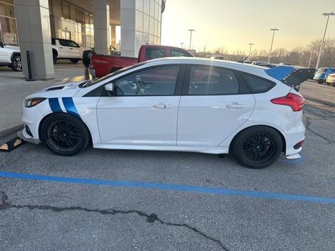 Used 2018 Ford Focus ST image 2