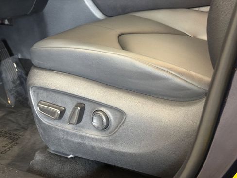 Used 2022 Toyota Highlander XLE AWD/4WD image 15